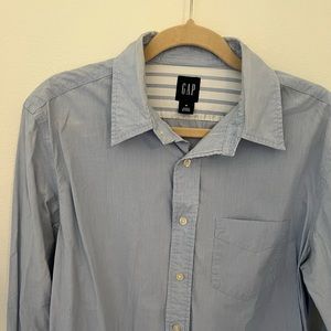 Gap blue striped buttondown shirt